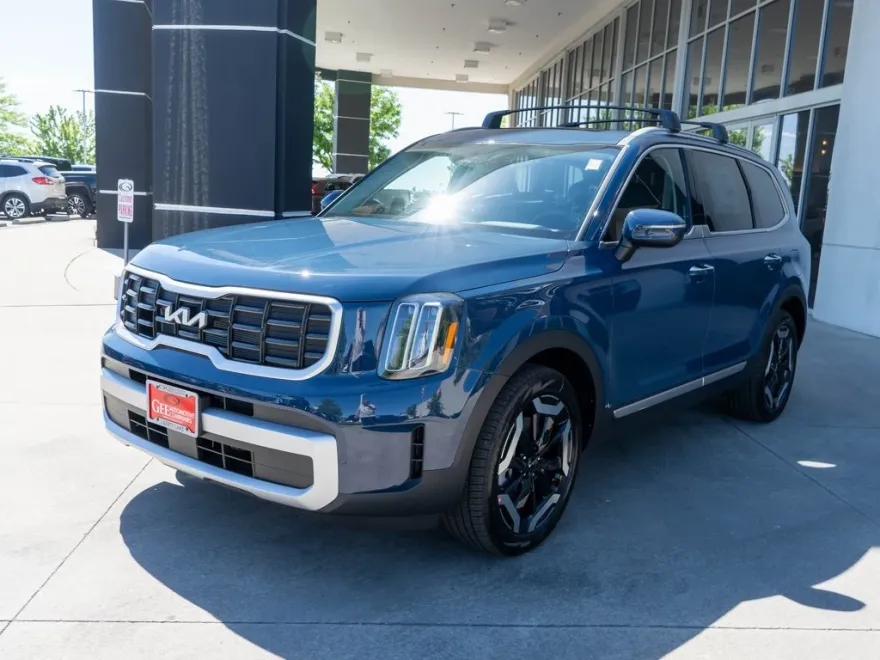 2025 Kia Telluride S photo 1