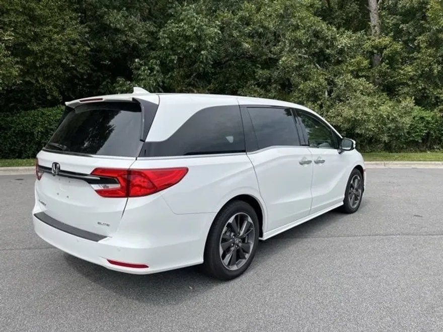 2022 Honda Odyssey Elite photo 1