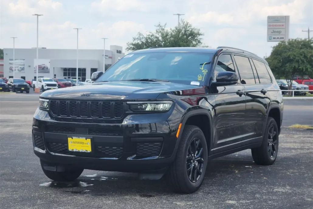 2025 Jeep Grand Cherokee Altitude photo 1