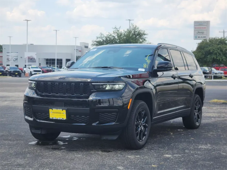 2025 Jeep Grand Cherokee Altitude photo 1