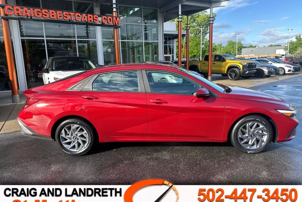 2024 Hyundai Elantra SEL photo 1