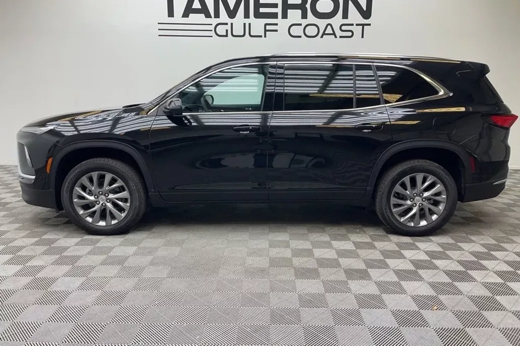 2025 Buick Enclave Preferred photo 1