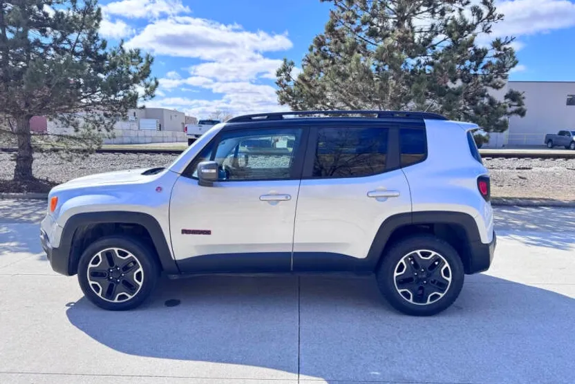 2017 Jeep Renegade Trailhawk photo 1