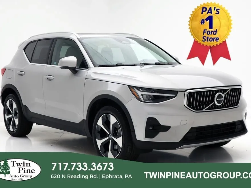 2025 Volvo XC40 Plus photo 1