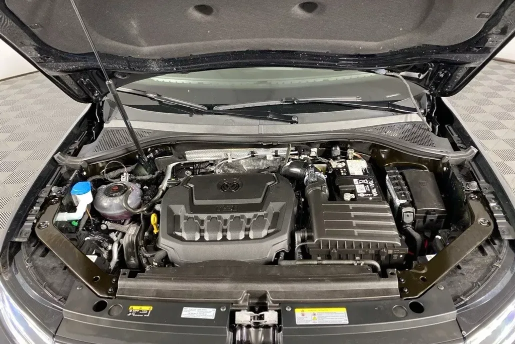 2024 Volkswagen Tiguan SE R-Line Black photo 1