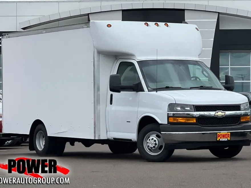 2019 Chevrolet Express 3500 Work Van Cutaway photo 1