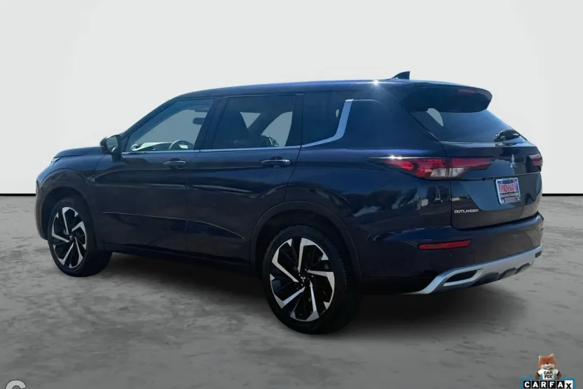 2024 Mitsubishi Outlander SE Black Edition photo 1