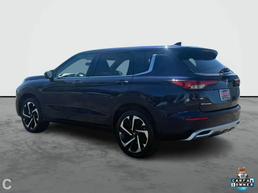 2024 Mitsubishi Outlander SE Black Edition photo 1