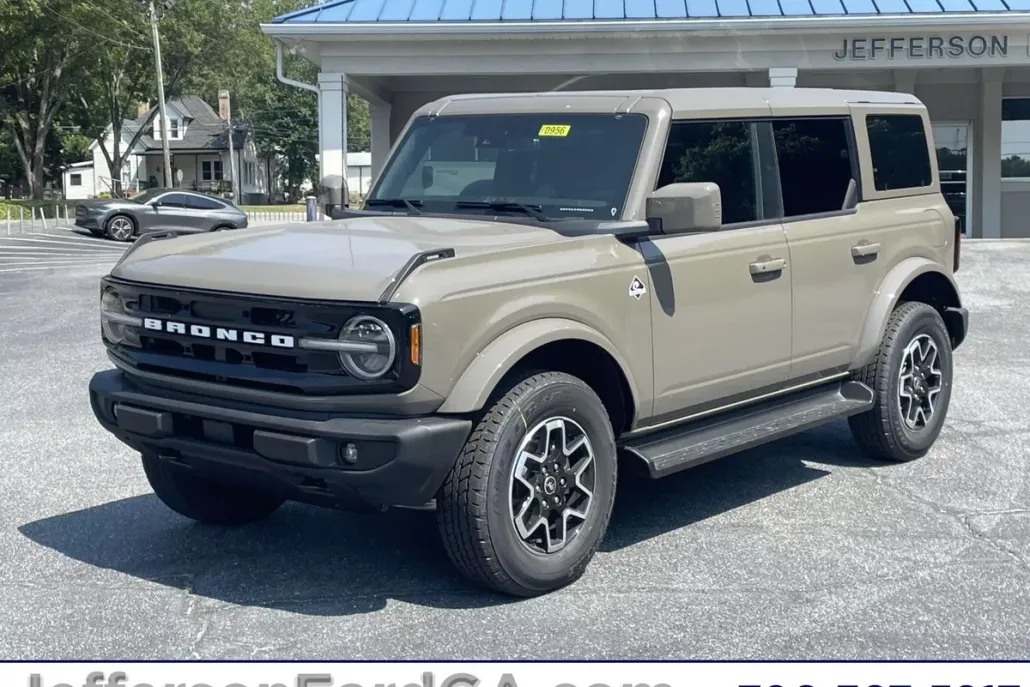 2025 Ford Bronco Outer Banks photo 1