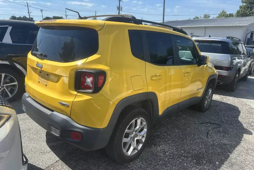 2016 Jeep Renegade Latitude photo 1