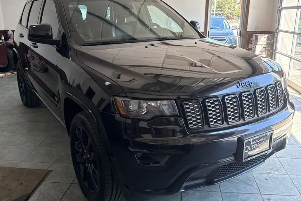 2019 Jeep Grand Cherokee Altitude photo 1