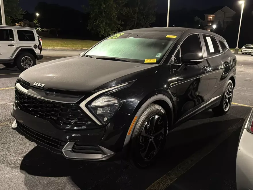 2023 Kia Sportage EX photo 1