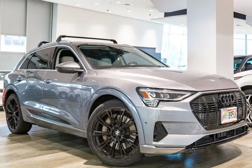 2019 Audi e-tron Prestige photo 1