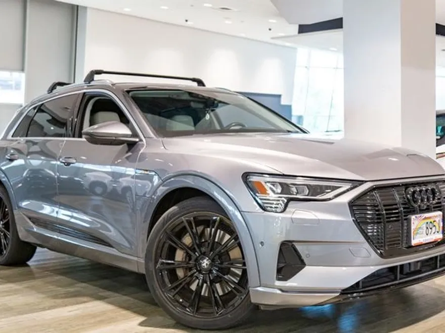 2019 Audi e-tron Prestige photo 1