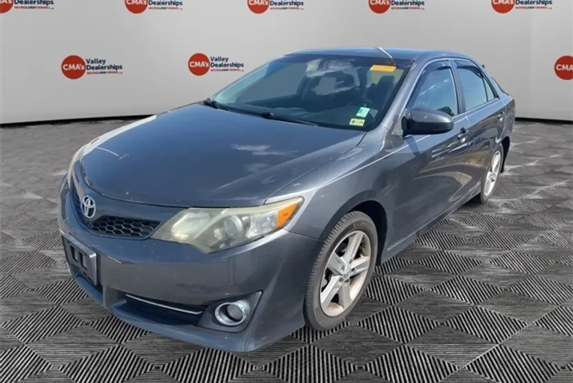 2014 Toyota Camry L photo 1