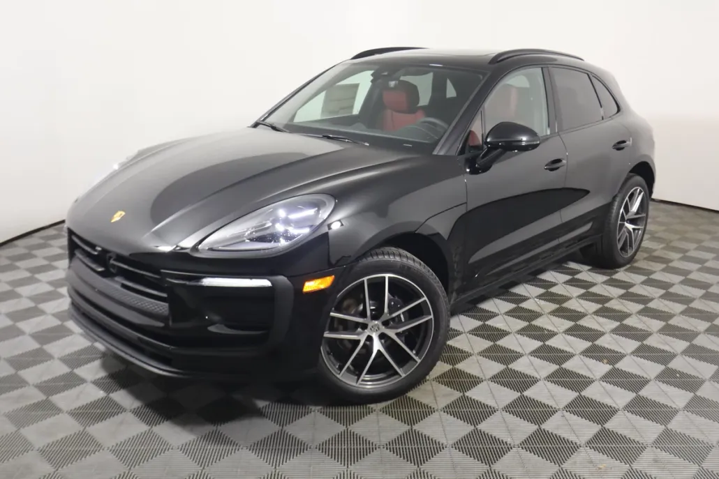 2026 Porsche Macan T photo 1
