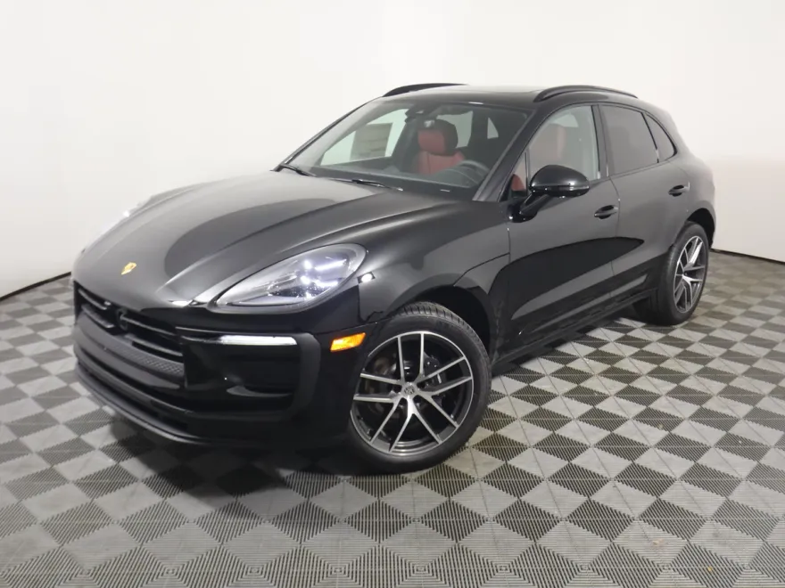 2026 Porsche Macan T photo 1