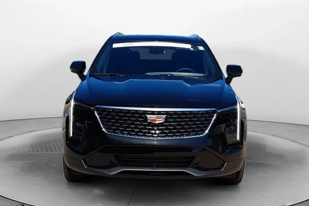 2025 Cadillac XT4 Premium Luxury photo 1
