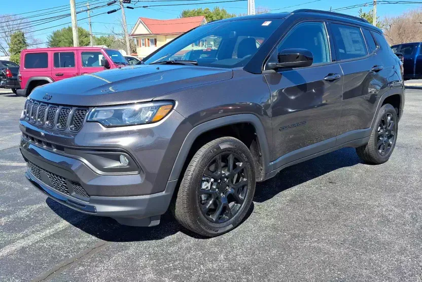 2024 Jeep Compass Latitude Sport photo 1