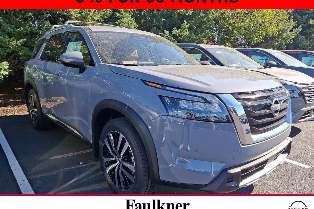 2025 Nissan Pathfinder Platinum photo 1