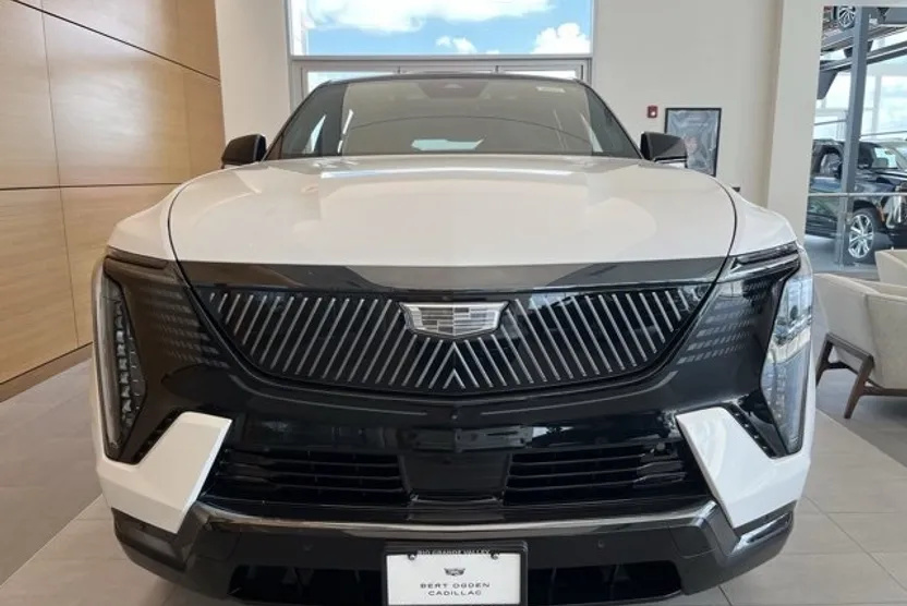 2025 Cadillac Escalade IQ photo 1