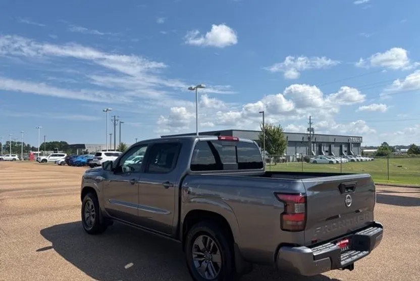 2025 Nissan Frontier SV photo 1