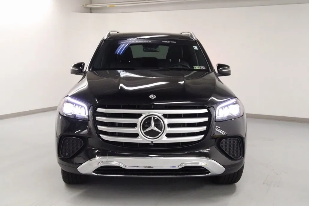 2025 Mercedes Benz GLS 450 4MATIC photo 1