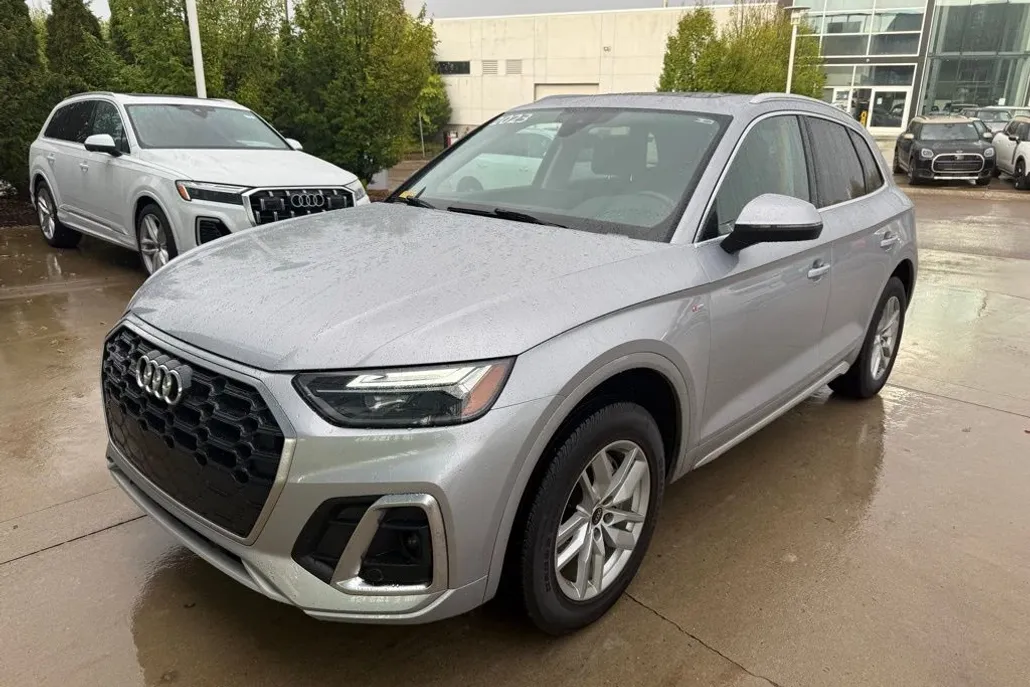 2023 Audi Q5 45 S line Premium photo 1