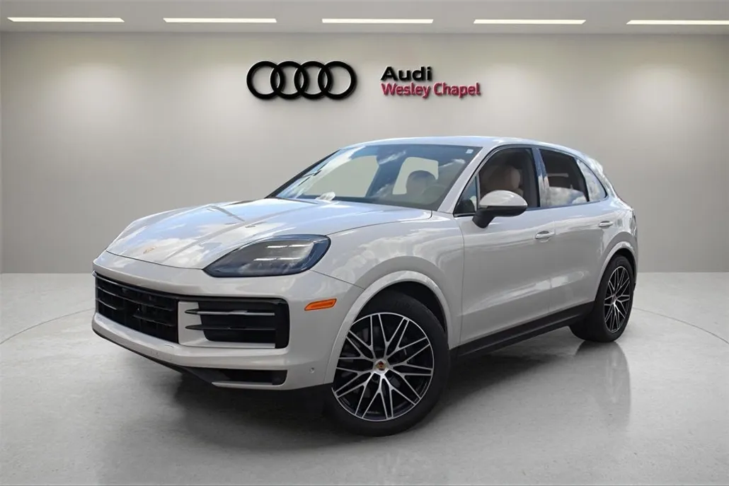 2025 Porsche Cayenne Base photo 1