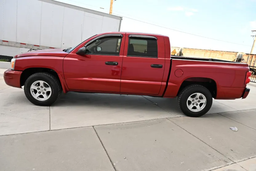 2007 Dodge Dakota SLT R/T photo 1