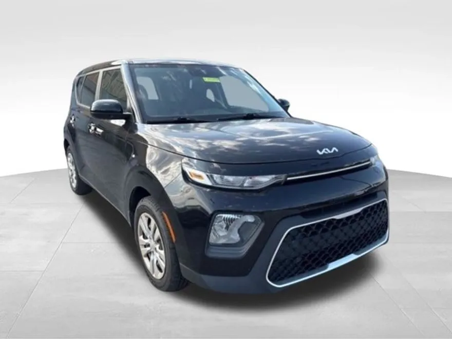2022 Kia Soul LX photo 1
