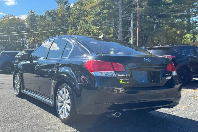 2011 Subaru Legacy 2.5i Limited photo 1