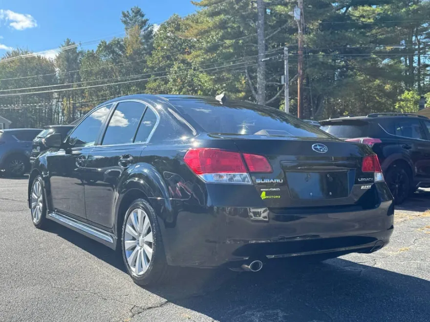 2011 Subaru Legacy 2.5i Limited photo 1