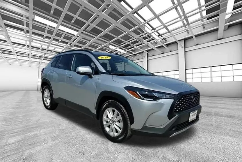 2024 Toyota Corolla Cross LE photo 1