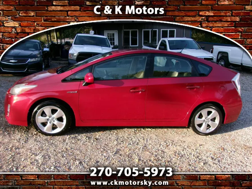 2010 Toyota Prius Four photo 1