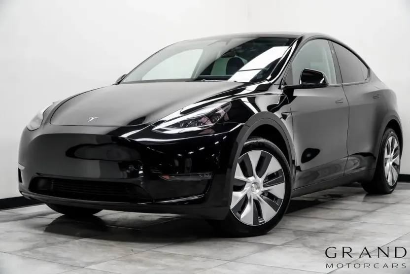 2023 Tesla Model Y Long Range photo 1