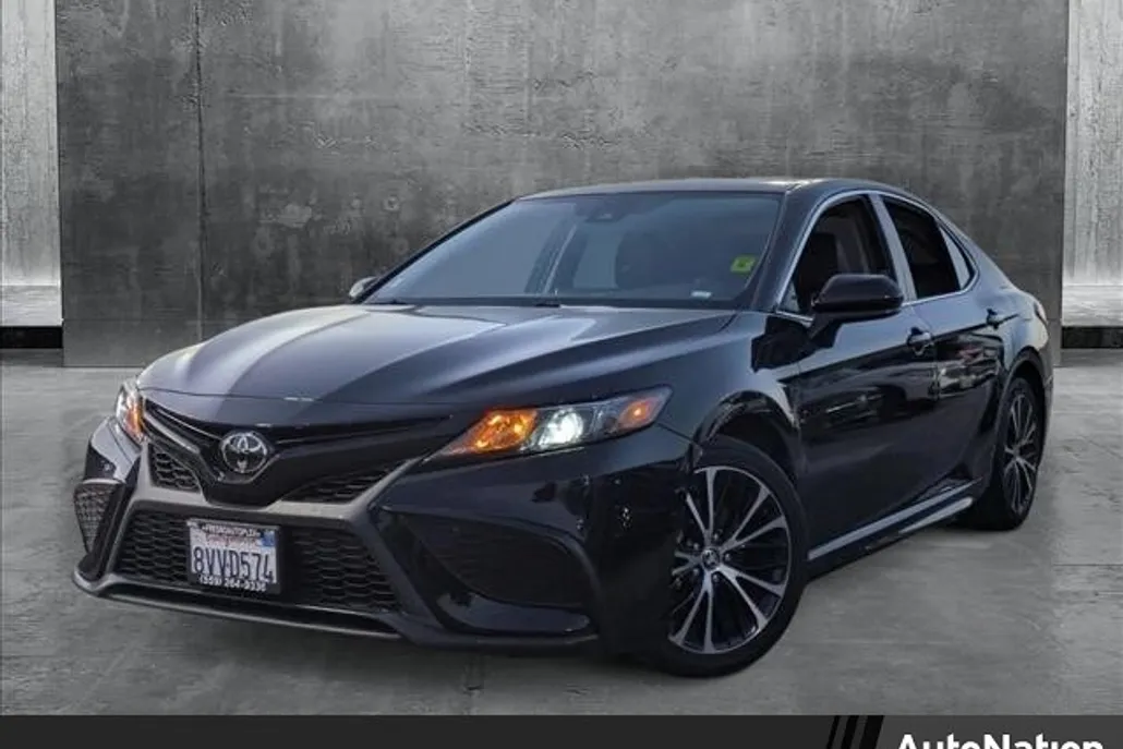 2021 Toyota Camry SE photo 1