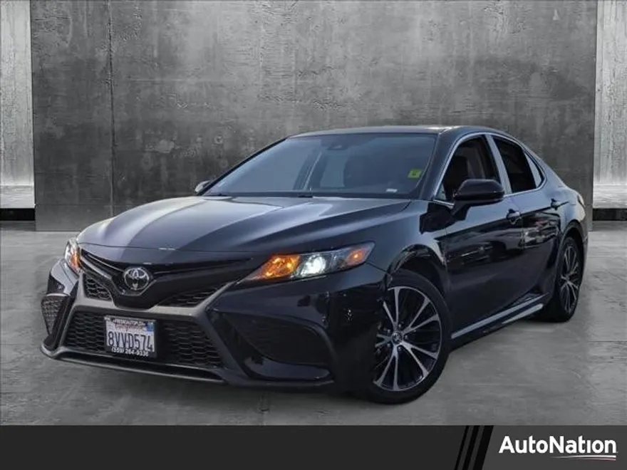 2021 Toyota Camry SE photo 1