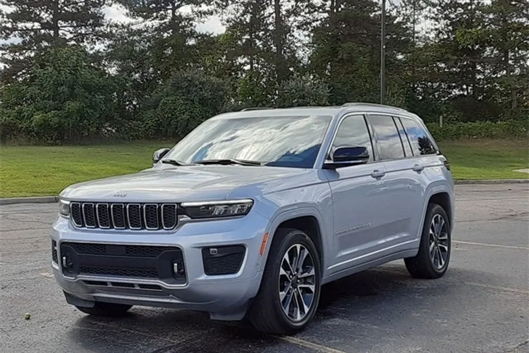 2024 Jeep Grand Cherokee Overland photo 1