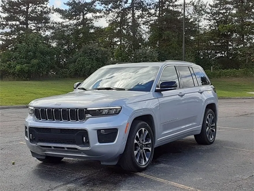 2024 Jeep Grand Cherokee Overland photo 1
