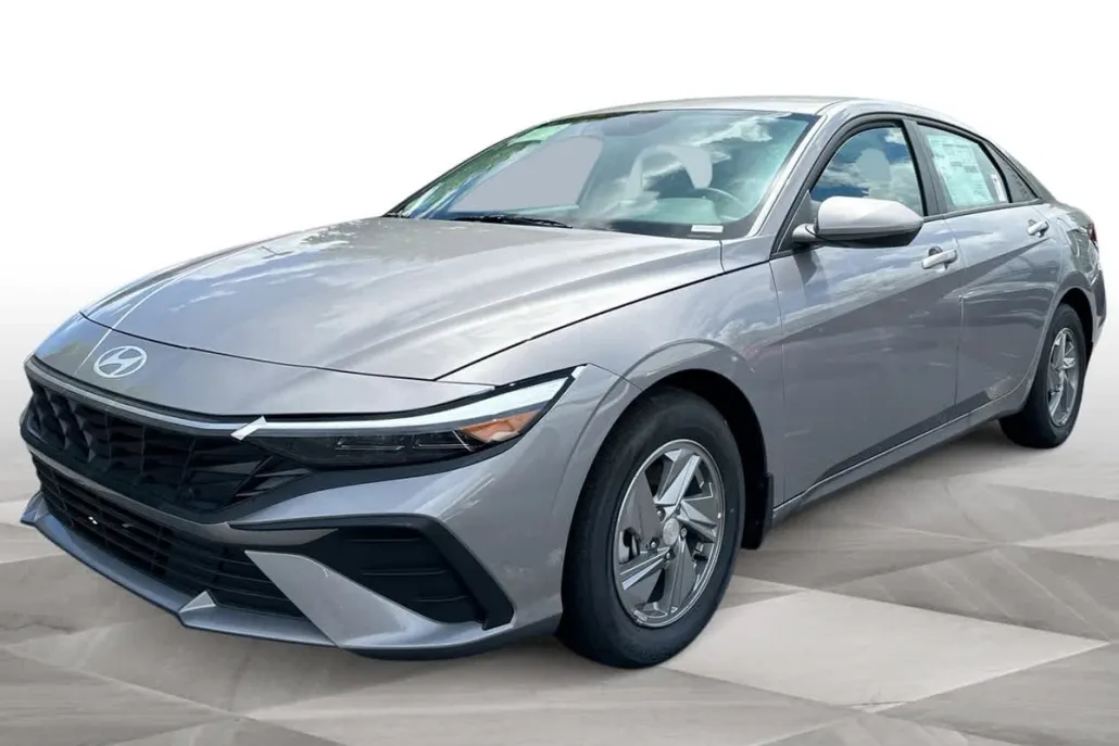 2025 Hyundai Elantra SE photo 1