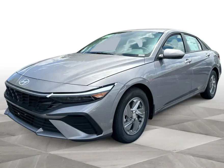 2025 Hyundai Elantra SE photo 1