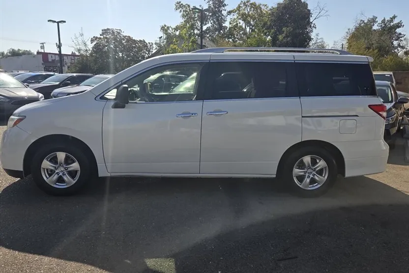 2016 Nissan Quest S photo 1