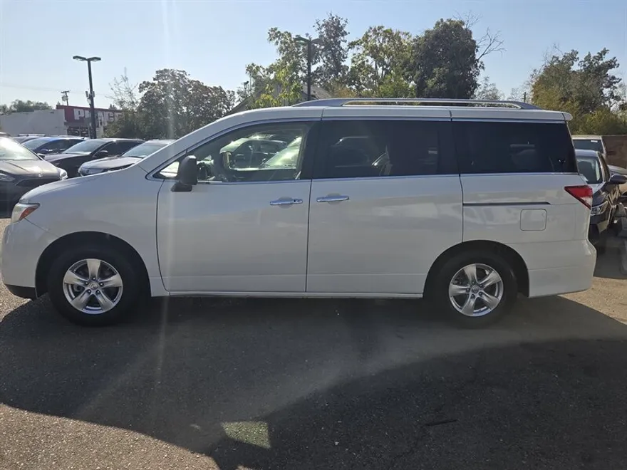 2016 Nissan Quest S photo 1