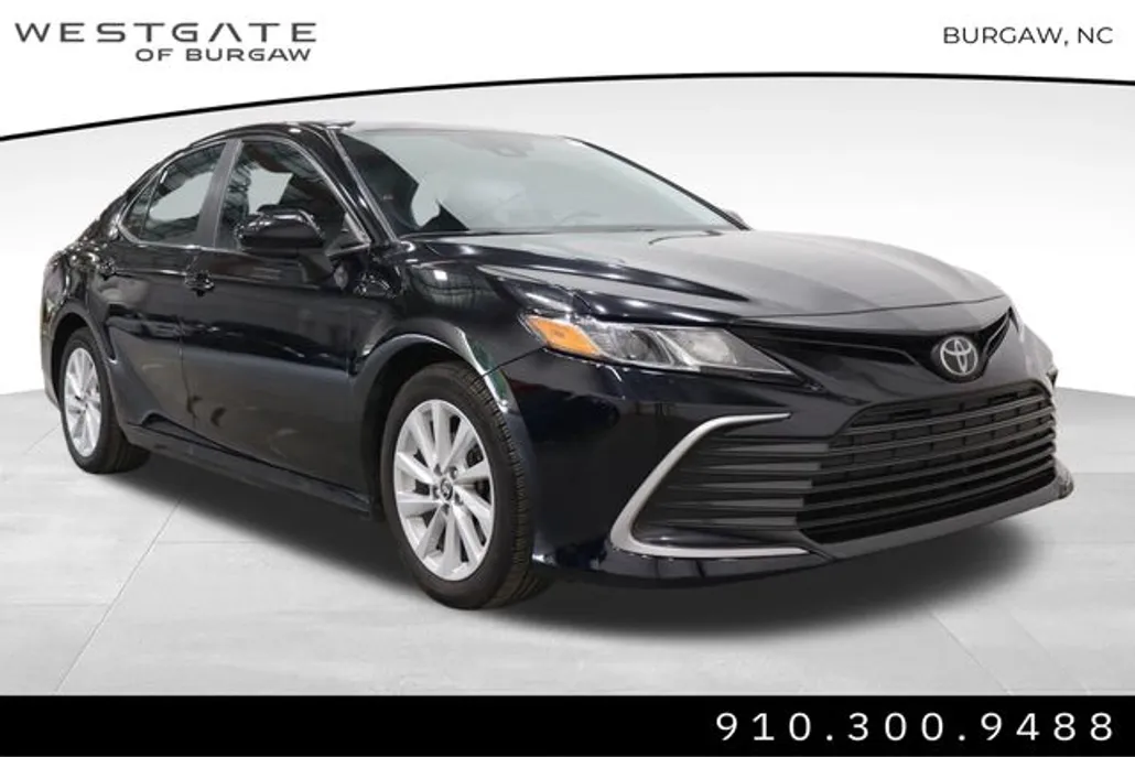 2022 Toyota Camry LE photo 1