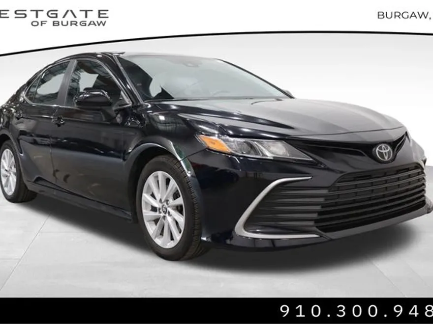 2022 Toyota Camry LE photo 1