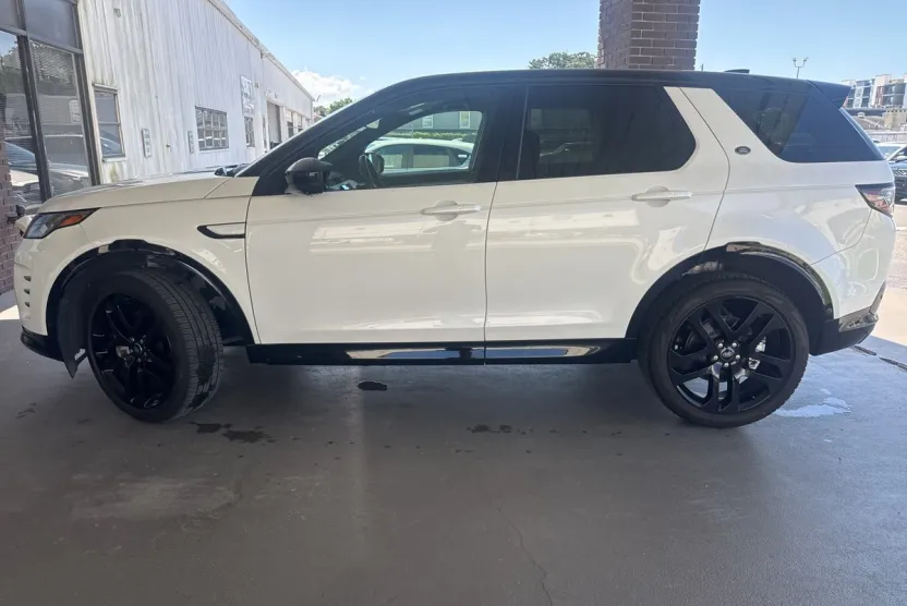 2024 Land Rover Discovery Sport SE photo 1