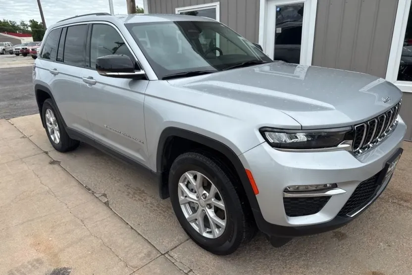 2023 Jeep Grand Cherokee Limited photo 1