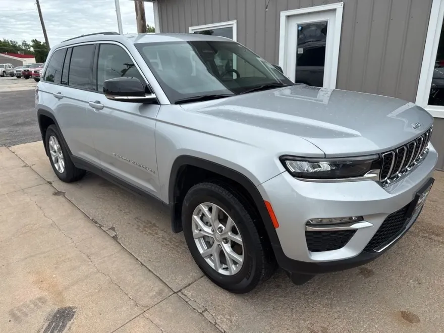 2023 Jeep Grand Cherokee Limited photo 1