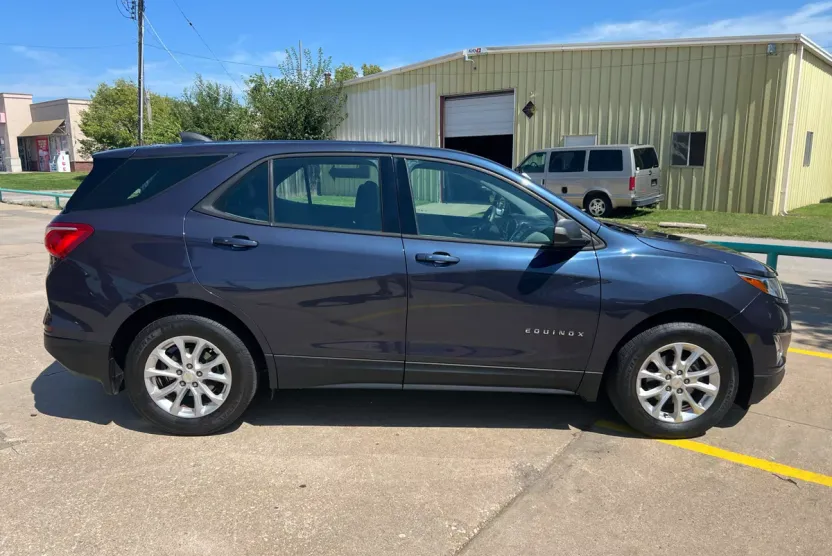 2019 Chevrolet Equinox LS photo 1